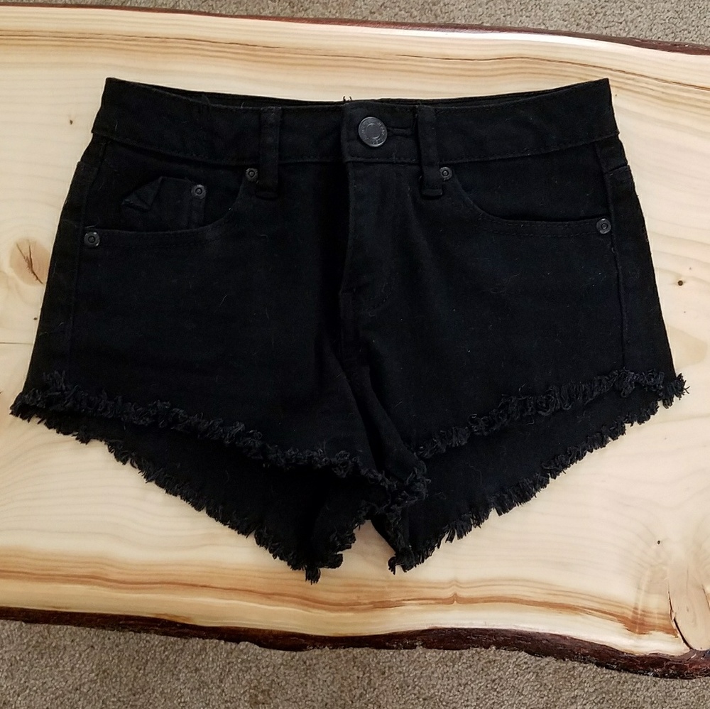 🌵SOLD ON DEPOP🌵Black short shorts. - Picture 2 of 3